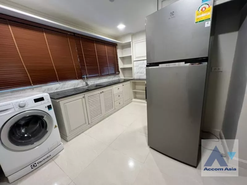 4  2 br Apartment For Rent in Sukhumvit ,Bangkok BTS Phrom Phong at Low-rise apartment, Walk 400m to BTS AA38825