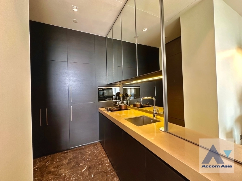 6  2 br Condominium For Sale in Ploenchit ,Bangkok BTS Chitlom at 28 Chidlom AA38831