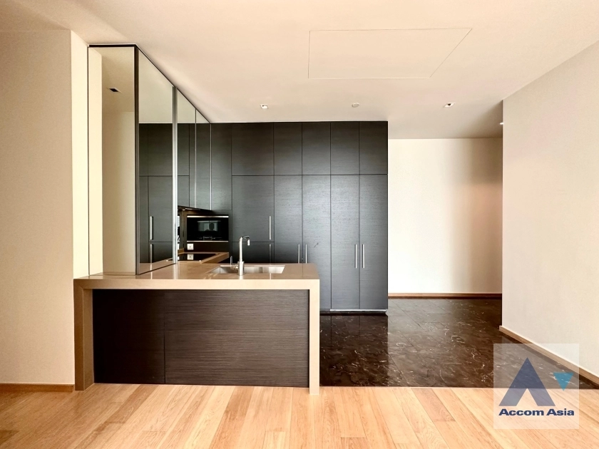  1  2 br Condominium For Sale in Ploenchit ,Bangkok BTS Chitlom at 28 Chidlom AA38831