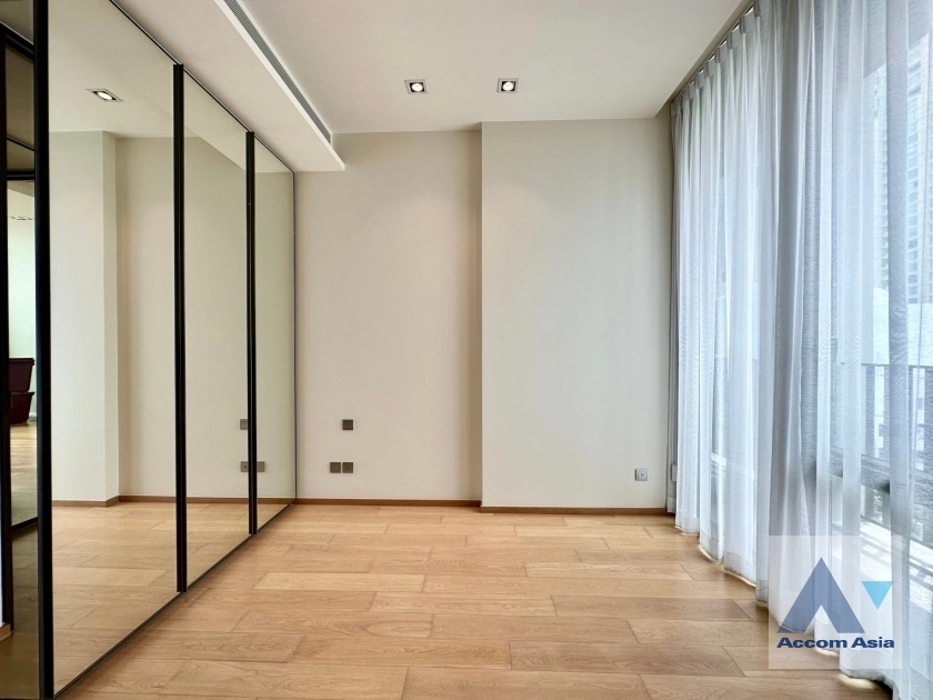 7  2 br Condominium For Sale in Ploenchit ,Bangkok BTS Chitlom at 28 Chidlom AA38831