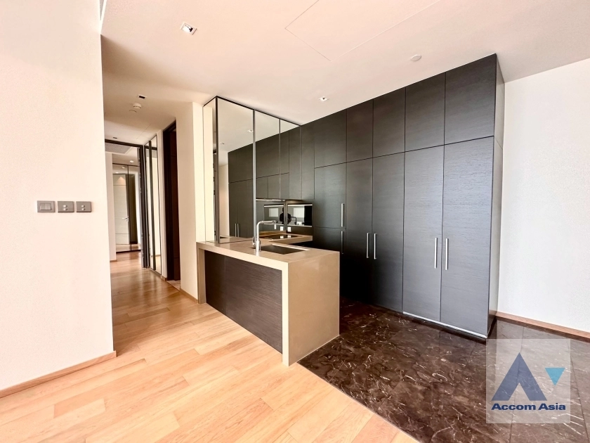 unit 2 Bedrooms  Condominium For Sale in Ploenchit, Bangkok  near BTS Chitlom (AA38831)