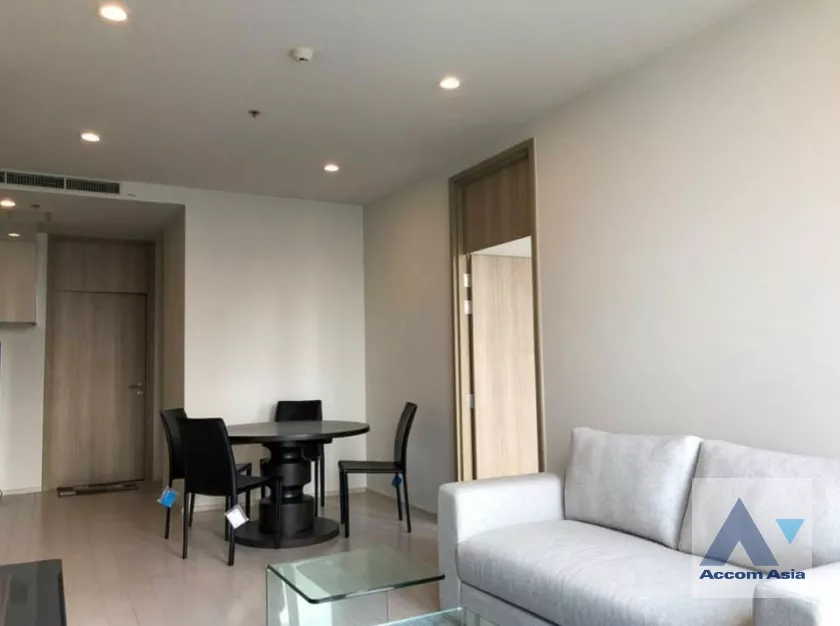  2 Bedrooms  Condominium For Sale in Ploenchit, Bangkok  near BTS Ploenchit (AA38834)