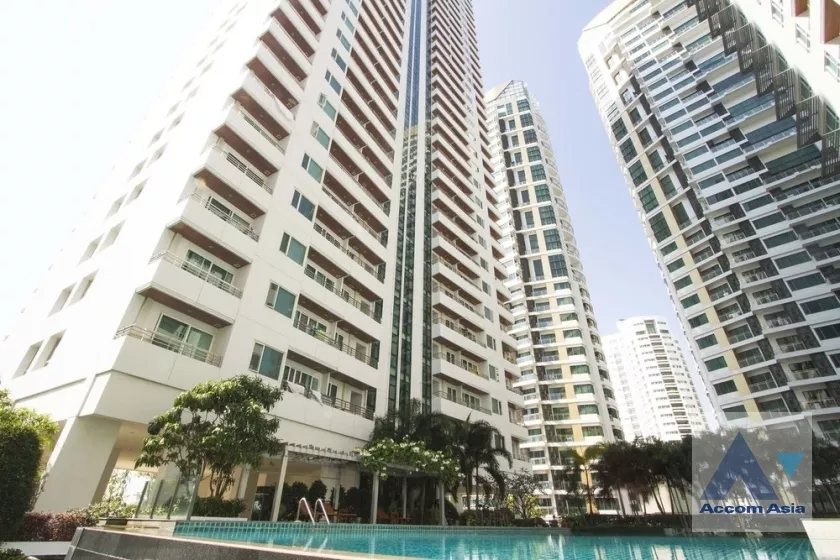  Good maintained Apartment  3 Bedroom for Rent BTS Phrom Phong in Sukhumvit Bangkok