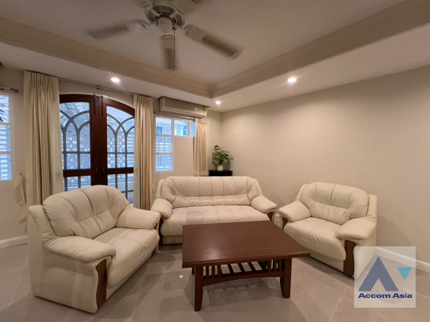  Good maintained Apartment  3 Bedroom for Rent BTS Phrom Phong in Sukhumvit Bangkok