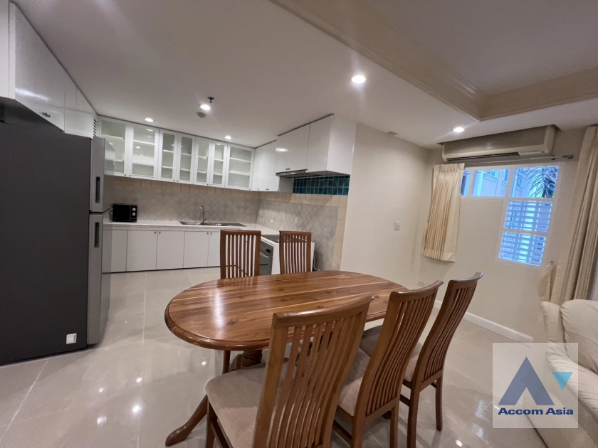 unit 3 Bedrooms  Apartment For Rent in Sukhumvit, Bangkok  near BTS Phrom Phong (AA38842)