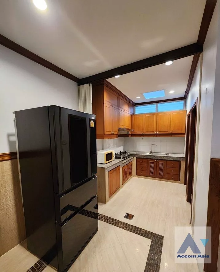 5  2 br Townhouse For Rent in sukhumvit ,Bangkok BTS Thong Lo AA38843
