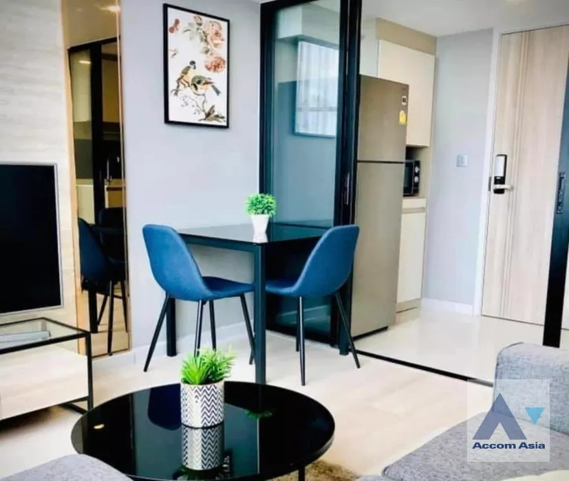 unit 1 Bedroom  Condominium For Rent in Sathorn, Bangkok  near BTS Chong Nonsi (AA38845)