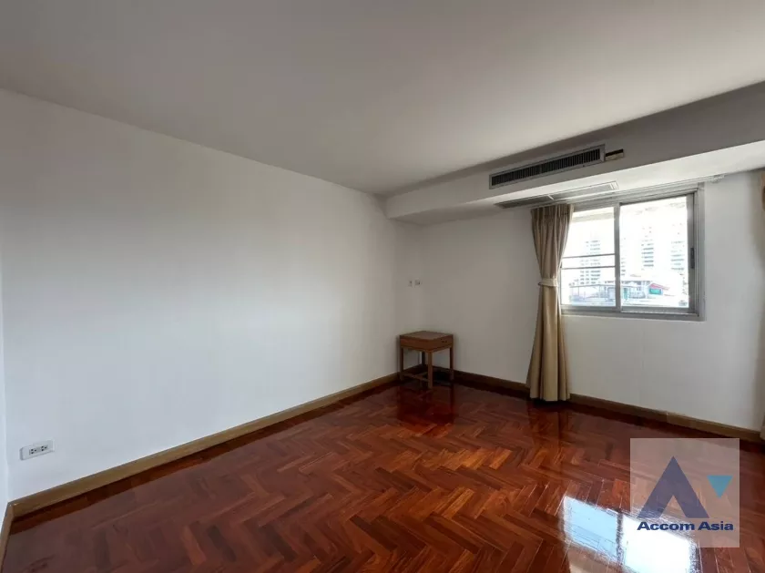 14  5 br Apartment For Rent in Sathorn ,Bangkok MRT Lumphini at Low rise Building AA38850