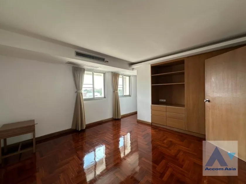 12  5 br Apartment For Rent in Sathorn ,Bangkok MRT Lumphini at Low rise Building AA38850