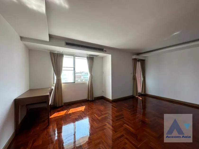 13  5 br Apartment For Rent in Sathorn ,Bangkok MRT Lumphini at Low rise Building AA38850