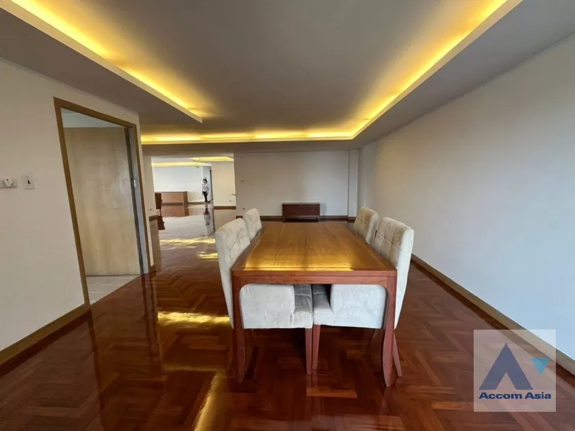 5  5 br Apartment For Rent in Sathorn ,Bangkok MRT Lumphini at Low rise Building AA38850