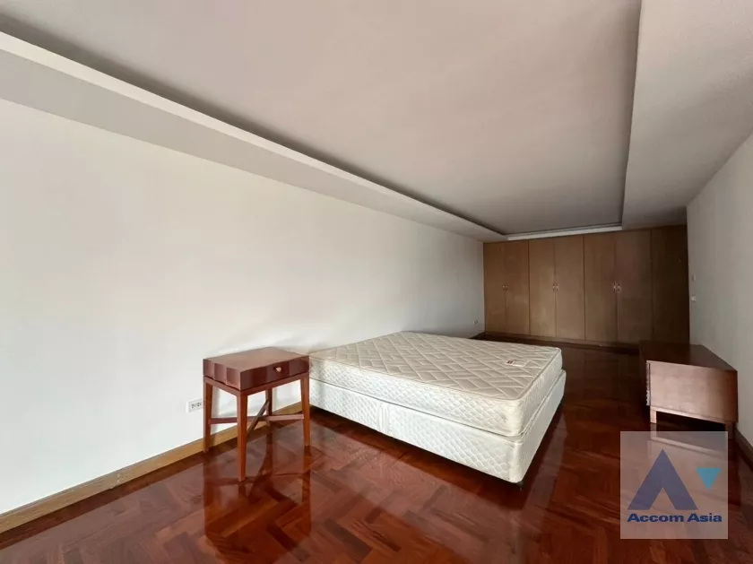 10  5 br Apartment For Rent in Sathorn ,Bangkok MRT Lumphini at Low rise Building AA38850