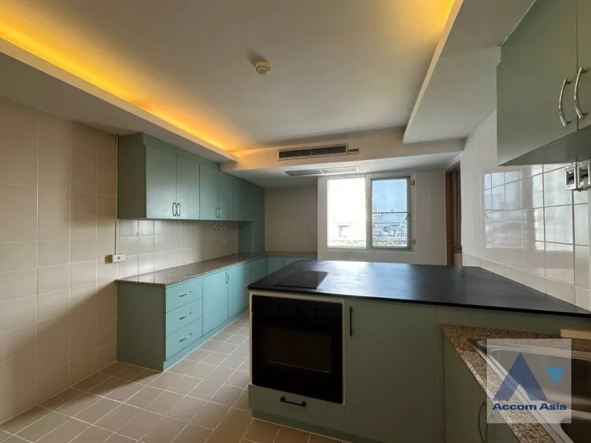 7  5 br Apartment For Rent in Sathorn ,Bangkok MRT Lumphini at Low rise Building AA38850