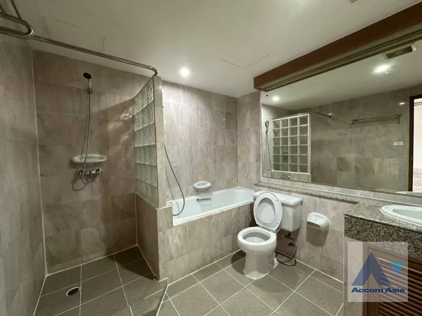 16  5 br Apartment For Rent in Sathorn ,Bangkok MRT Lumphini at Low rise Building AA38850