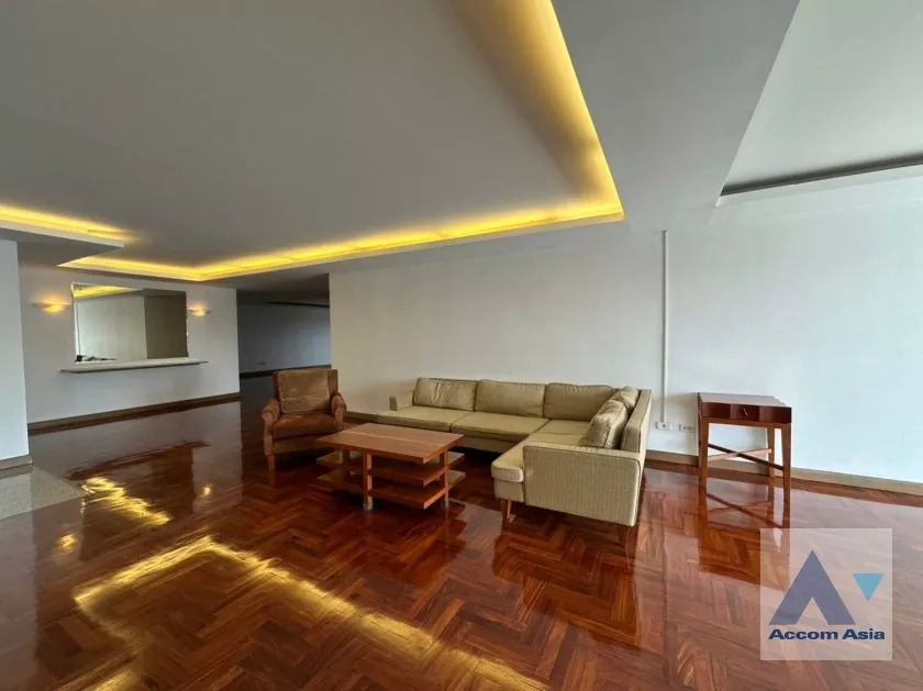  1  5 br Apartment For Rent in Sathorn ,Bangkok MRT Lumphini at Low rise Building AA38850