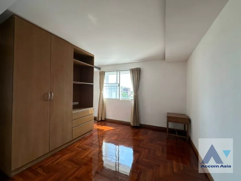 15  5 br Apartment For Rent in Sathorn ,Bangkok MRT Lumphini at Low rise Building AA38850