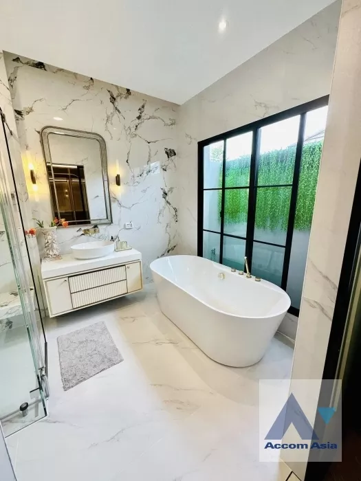 8  4 br House for rent and sale in Latkrabang ,Bangkok ARL Ban Thap Chang at Nantawan Rama 9 New Krungthepkreetha AA38853