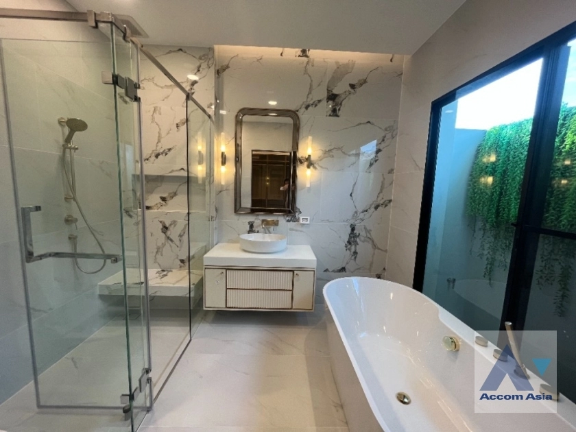 12  4 br House For Rent in Latkrabang ,Bangkok ARL Ban Thap Chang at Nantawan Rama 9 New Krungthepkreetha AA38859