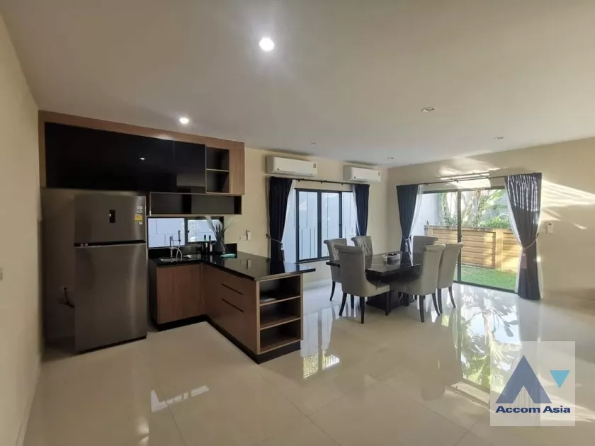  4 Bedrooms  House For Rent & Sale in Pattanakarn, Bangkok  near ARL Ban Thap Chang (AA38868)