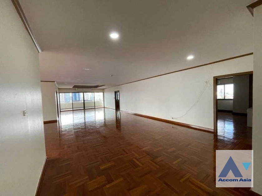 unit 3 Bedrooms  Condominium For Rent & Sale in Sukhumvit, Bangkok  near BTS Nana (AA38881)