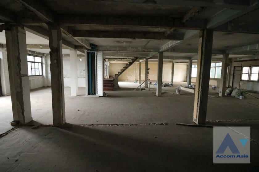  1  Building For Rent in Sukhumvit ,Bangkok BTS Phra khanong AA38886