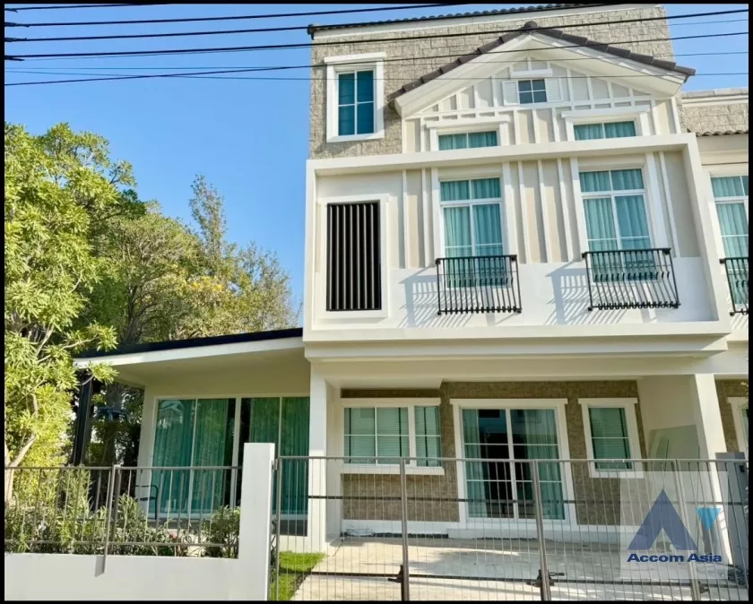  3 Bedrooms  Townhouse For Rent & Sale in Pattanakarn, Bangkok  near BTS Udomsuk (AA38887)