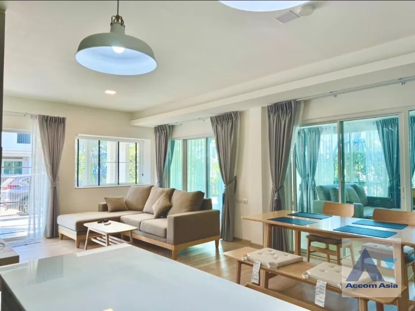  3 Bedrooms  Townhouse For Rent & Sale in Pattanakarn, Bangkok  near BTS Udomsuk (AA38887)
