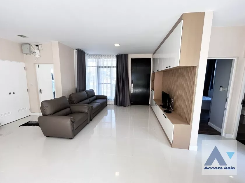  4 Bedrooms  House For Rent & Sale in Pattanakarn, Bangkok  near ARL Ban Thap Chang (AA38888)