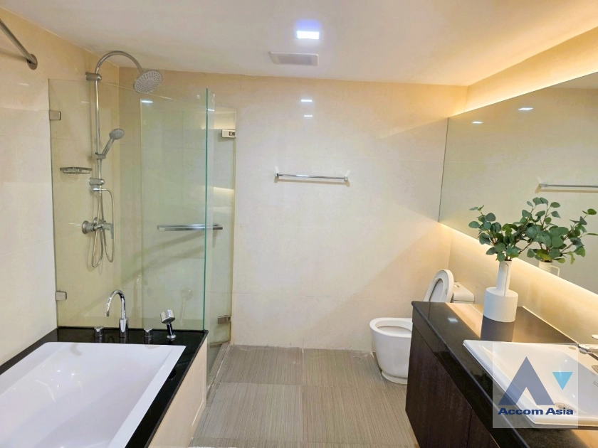 11  2 br Condominium For Rent in Ploenchit ,Bangkok BTS Chitlom at Somkid Gardens AA38889