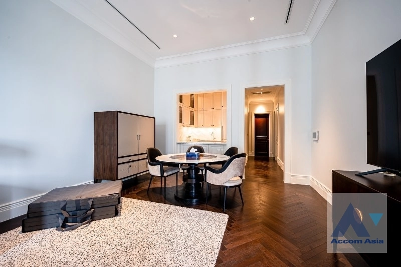 unit 2 Bedrooms  Condominium For Rent in Ploenchit, Bangkok  near BTS Ploenchit (AA38891)