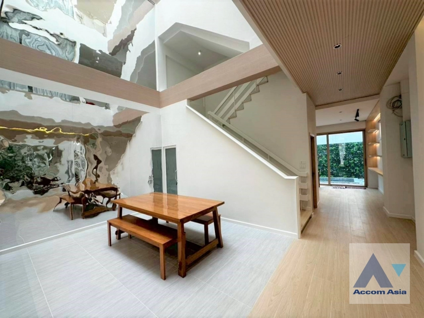 5  6 br House for rent and sale in Sukhumvit ,Bangkok BTS Ekkamai AA38892