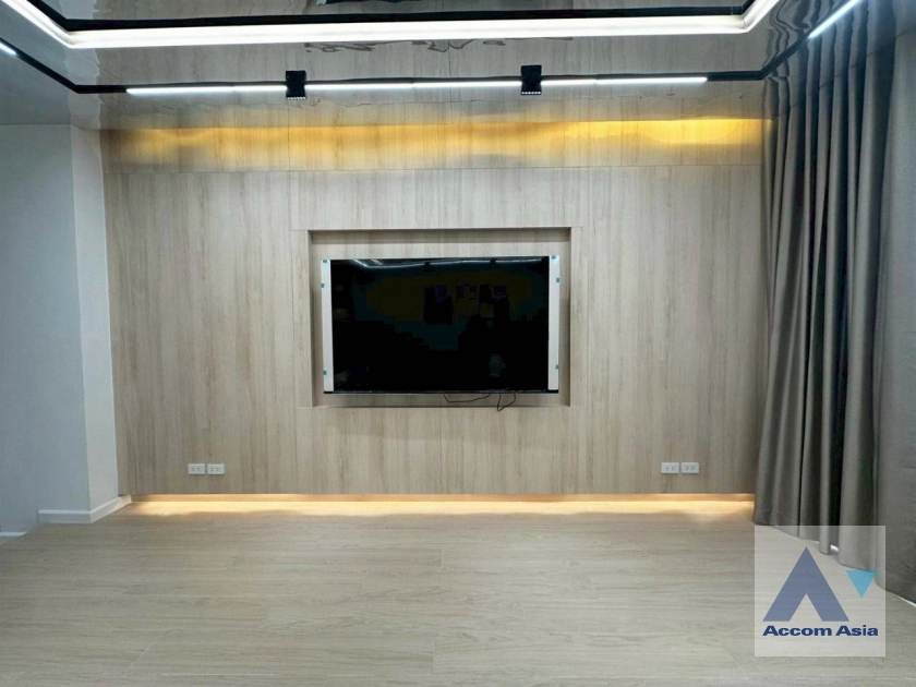 35  6 br House for rent and sale in Sukhumvit ,Bangkok BTS Ekkamai AA38892