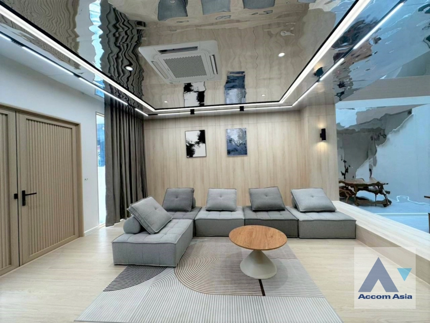 37  6 br House for rent and sale in Sukhumvit ,Bangkok BTS Ekkamai AA38892