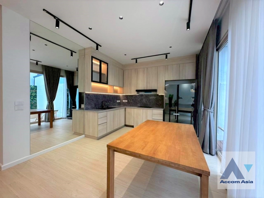 unitHome Office, Private Swimming Pool |  6 Bedrooms  House For Rent & Sale in Sukhumvit, Bangkok  near BTS Ekkamai (AA38892)