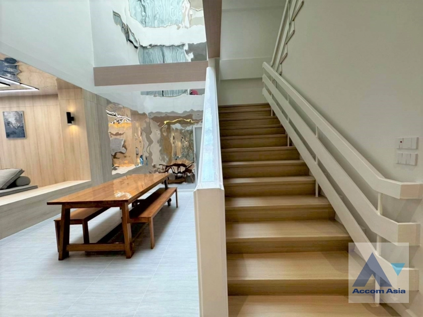 unitHome Office, Private Swimming Pool |  6 Bedrooms  House For Rent & Sale in Sukhumvit, Bangkok  near BTS Ekkamai (AA38892)