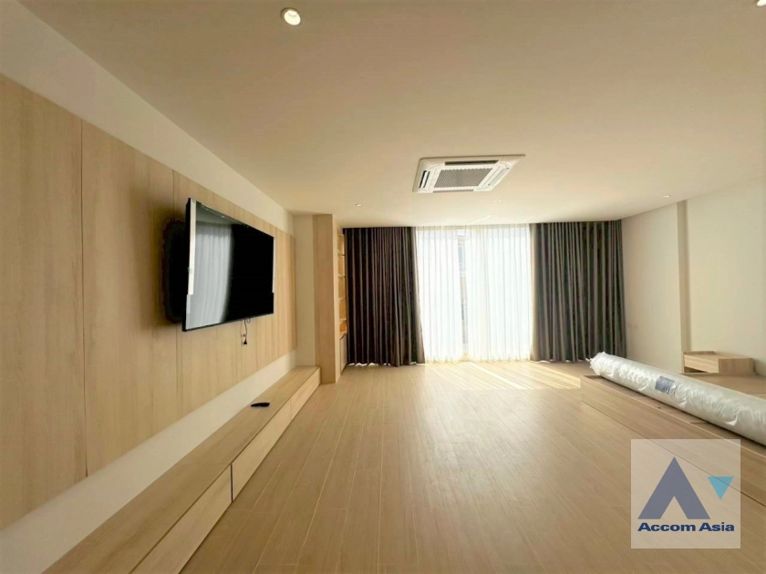 15  6 br House for rent and sale in Sukhumvit ,Bangkok BTS Ekkamai AA38892