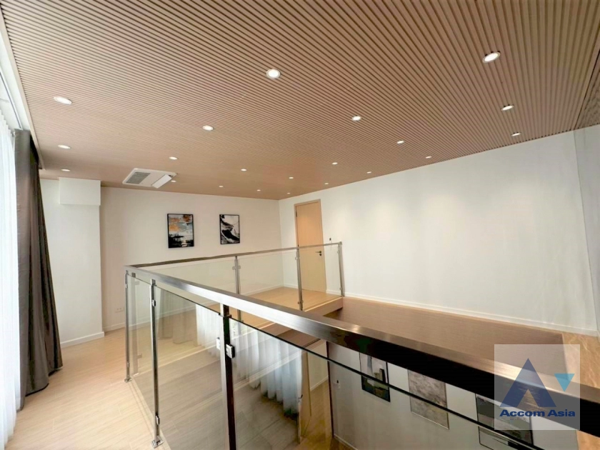 11  6 br House for rent and sale in Sukhumvit ,Bangkok BTS Ekkamai AA38892