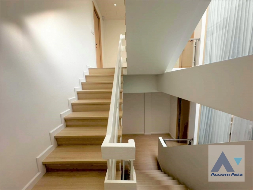 14  6 br House for rent and sale in Sukhumvit ,Bangkok BTS Ekkamai AA38892