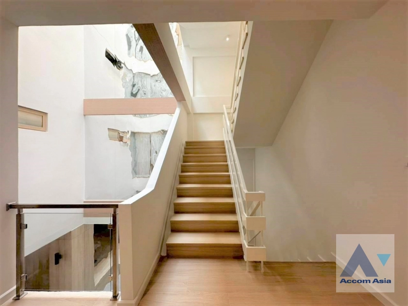 10  6 br House for rent and sale in Sukhumvit ,Bangkok BTS Ekkamai AA38892