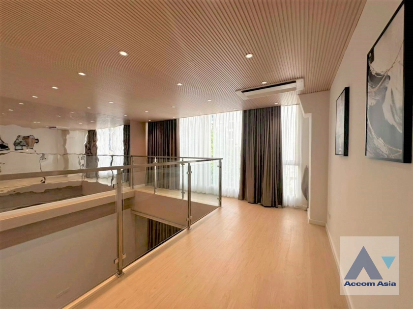 12  6 br House for rent and sale in Sukhumvit ,Bangkok BTS Ekkamai AA38892