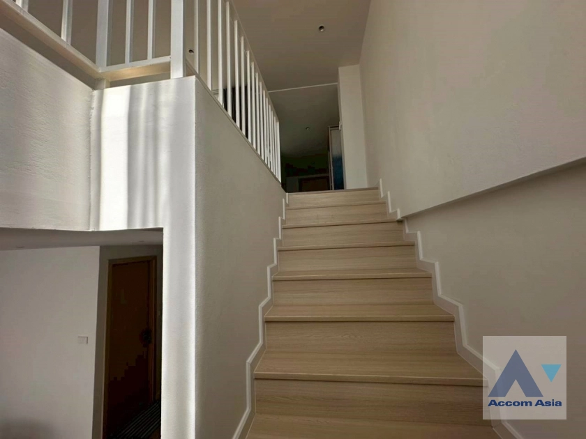 38  6 br House for rent and sale in Sukhumvit ,Bangkok BTS Ekkamai AA38892