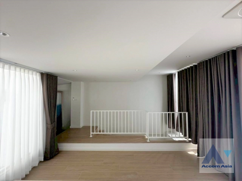 39  6 br House for rent and sale in Sukhumvit ,Bangkok BTS Ekkamai AA38892