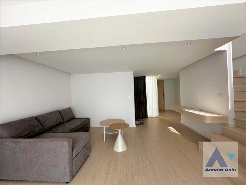 42  6 br House for rent and sale in Sukhumvit ,Bangkok BTS Ekkamai AA38892