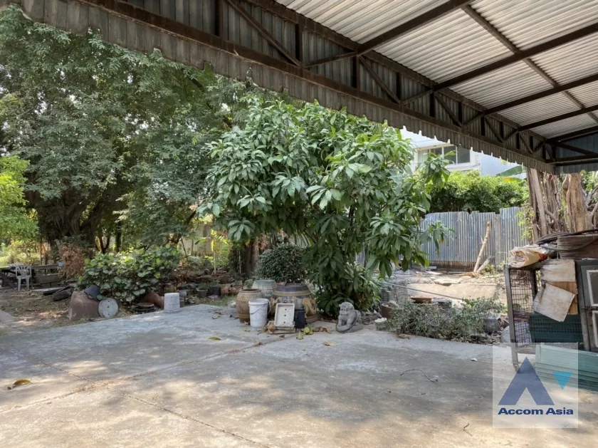  1  Land For Sale in Sukhumvit ,Bangkok BTS Punnawithi AA38894