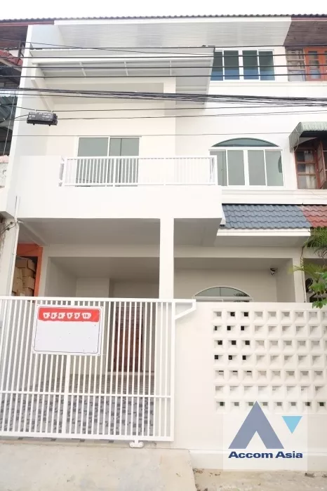  5 Bedrooms  House For Sale in Sukhumvit, Bangkok  (AA38895)
