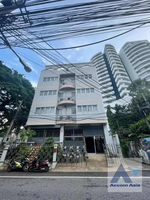  7 Bedrooms  Building For Sale in Sathorn, Bangkok  near MRT Khlong Toei (AA38899)