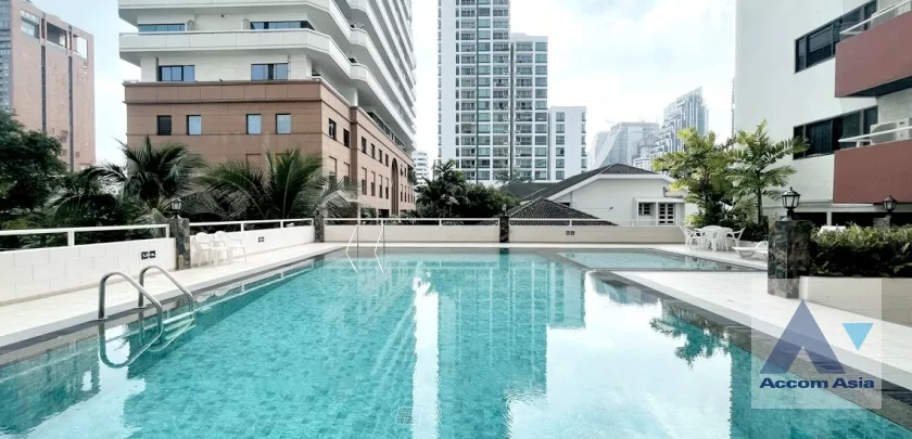  4 Bedrooms  Condominium For Sale in Sukhumvit, Bangkok  near BTS Asok - MRT Sukhumvit (AA38901)