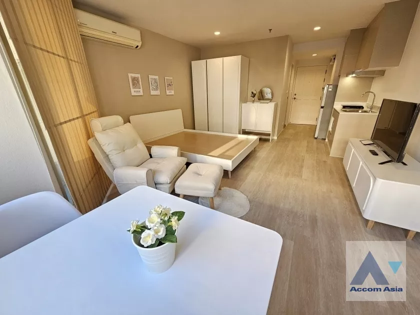  1 Bedroom  Condominium For Rent in Silom, Bangkok  near BTS Sala Daeng - MRT Silom (AA38919)