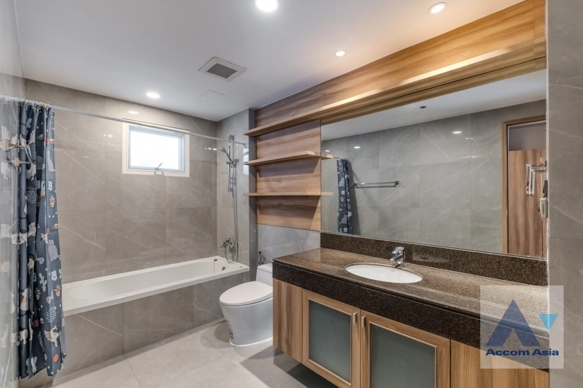 15  3 br Apartment For Rent in Sukhumvit ,Bangkok BTS Nana at Fully Furnished Apartment, Only 2 mins walk to BTS AA38923