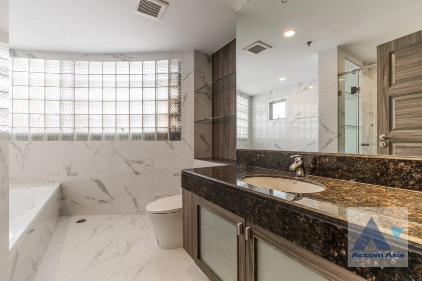 19  3 br Apartment For Rent in Sukhumvit ,Bangkok BTS Nana at Fully Furnished Apartment, Only 2 mins walk to BTS AA38923